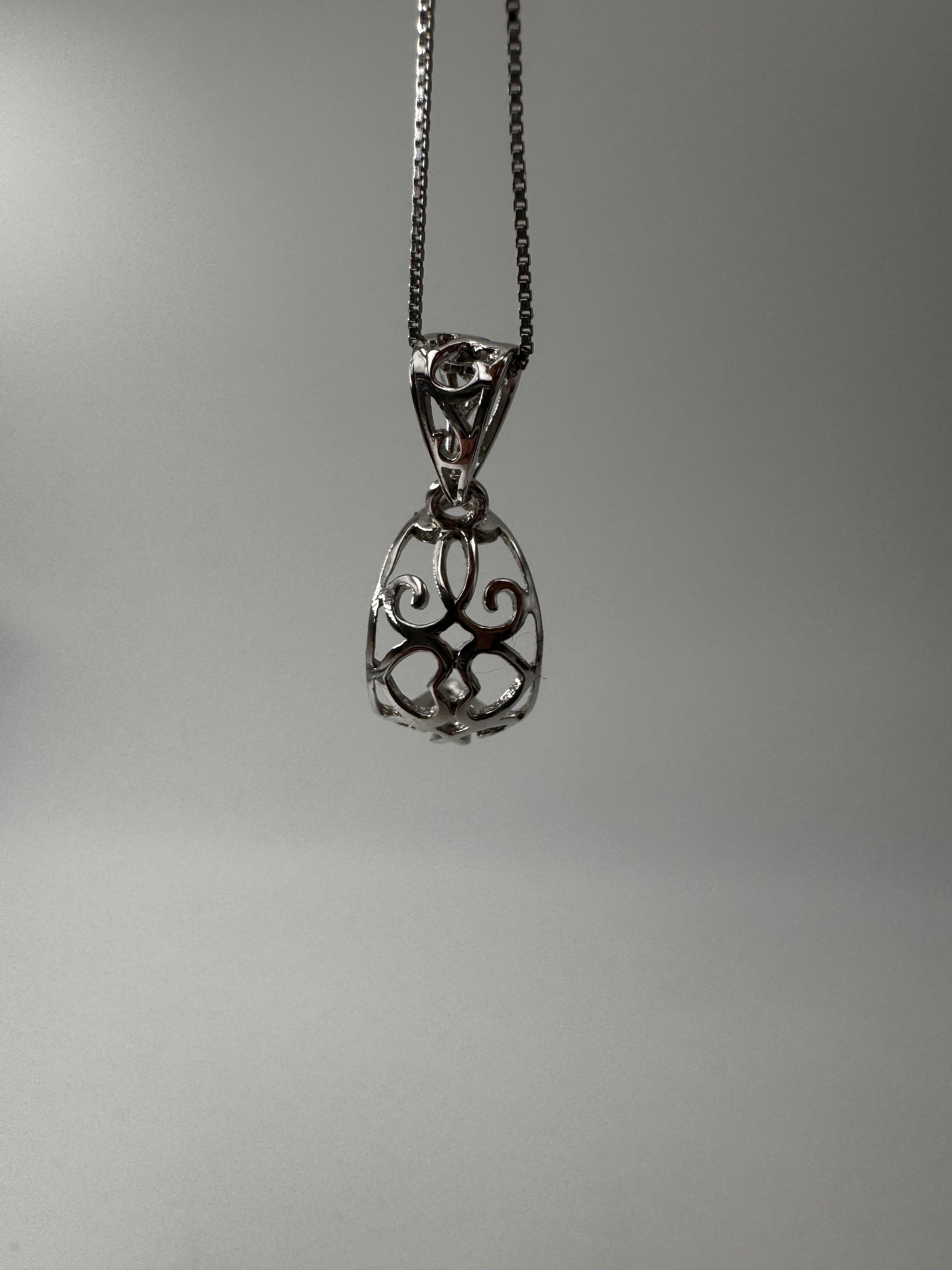 Silberkette mit Kugelanhänger A25, gefasst für Minikugeln mit 1,2–1,4 cm Durchmesser, Kettenlänge 40 cm – Mineraliensammler-Schmuck aus Silber.