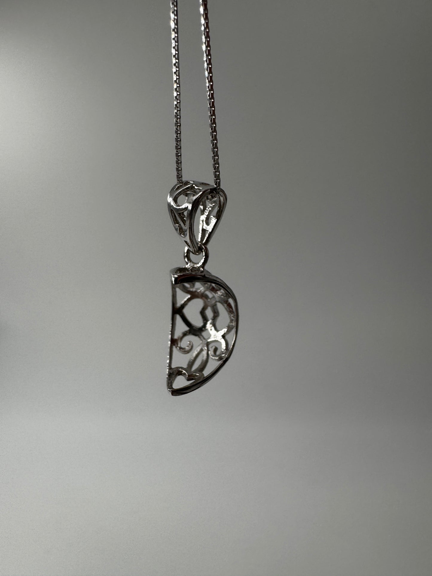 Silberkette mit Kugelanhänger A25, gefasst für Minikugeln mit 1,2–1,4 cm Durchmesser, Kettenlänge 40 cm – Mineraliensammler-Schmuck aus Silber.