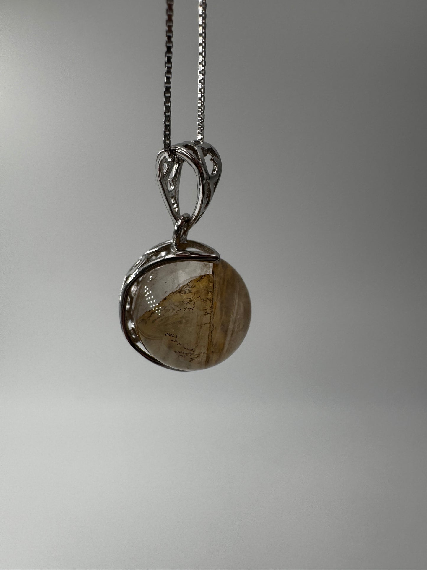 Silberkette mit Kugelanhänger A25, gefasst für Minikugeln mit 1,2–1,4 cm Durchmesser, Kettenlänge 40 cm – Mineraliensammler-Schmuck aus Silber.