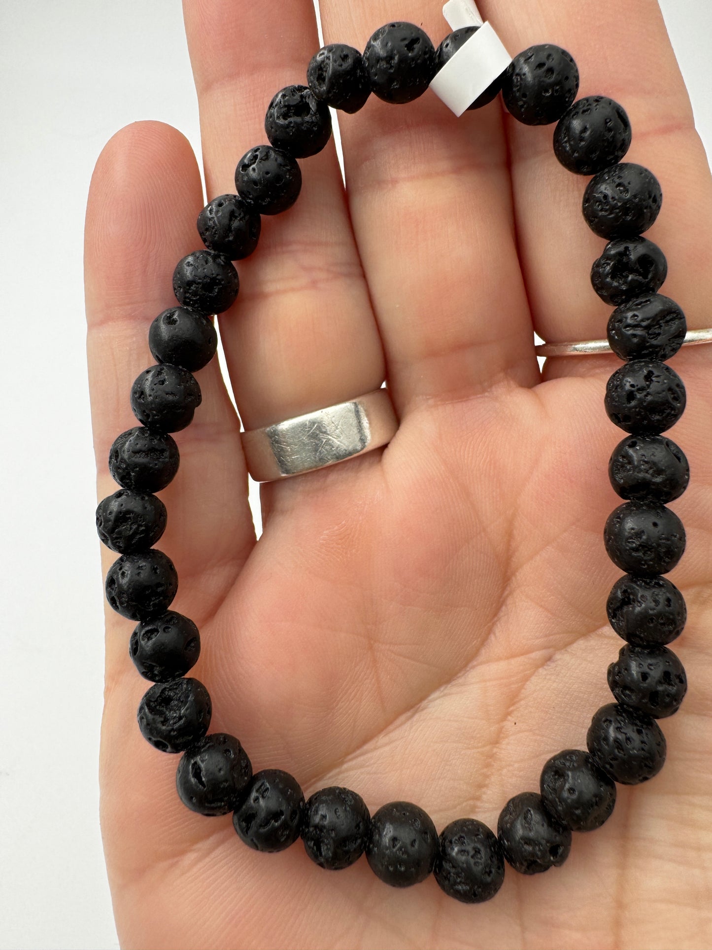 Kugelarmband aus Vulkangestein (Basalt-Lava).