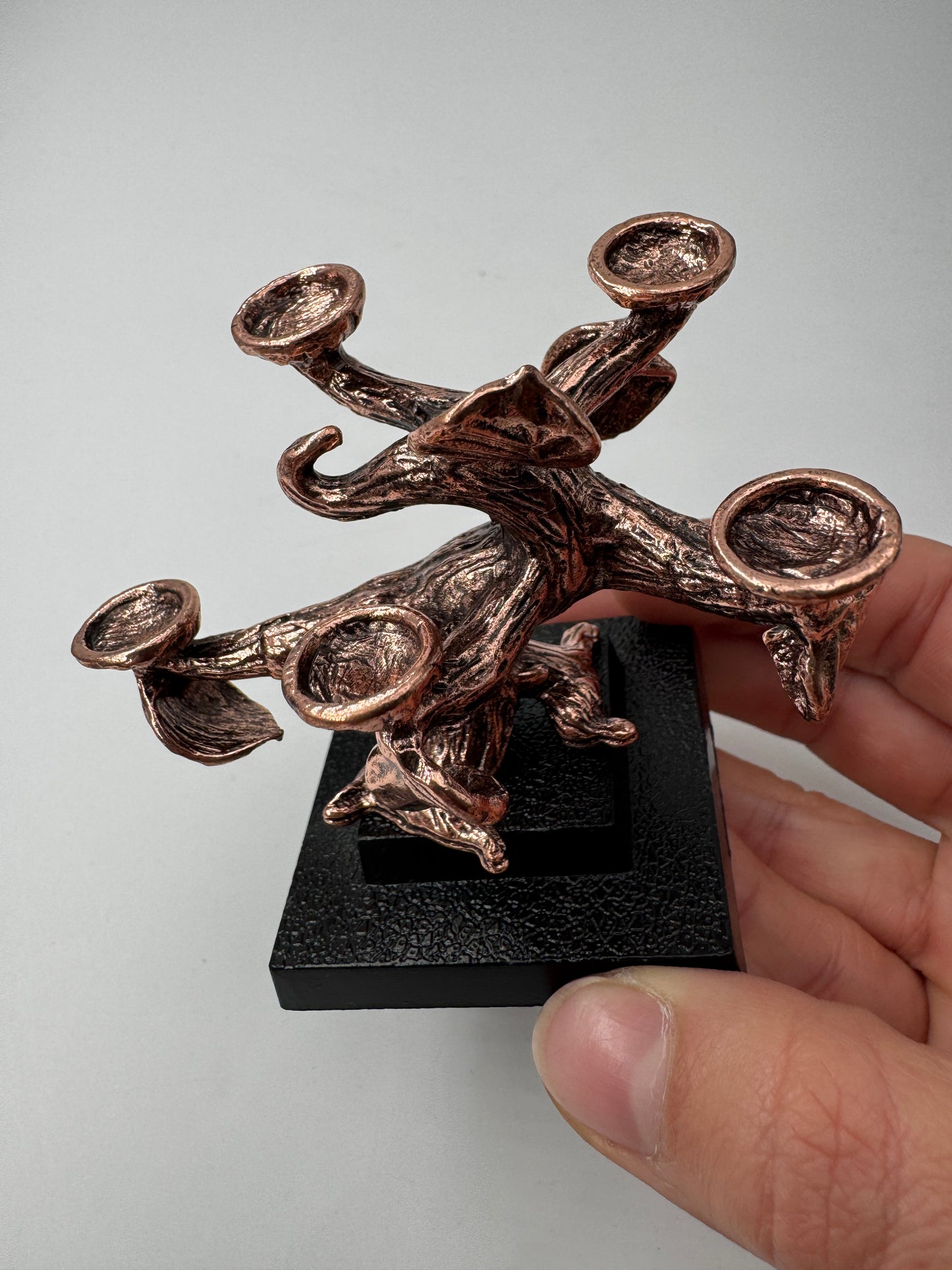 Kugelhalter in Baumform aus Metall K24, 6,3×8 cm, mit 5 Halterungen für Minikugeln – kompaktes Sammlerdisplay für Mineralien und Kristallsphären.