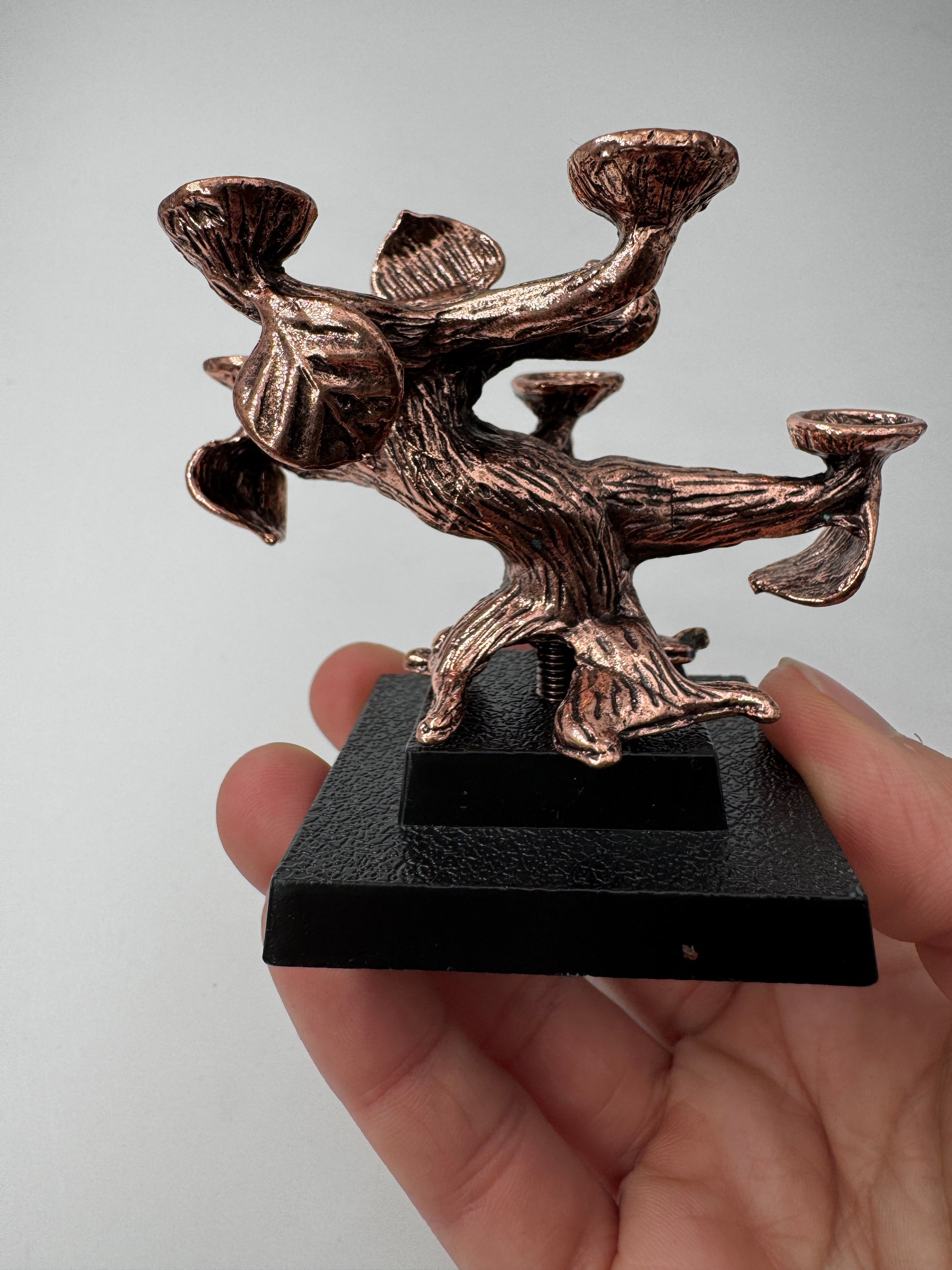 Kugelhalter in Baumform aus Metall K24, 6,3×8 cm, mit 5 Halterungen für Minikugeln – kompaktes Sammlerdisplay für Mineralien und Kristallsphären.