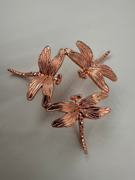 Kugelhalter aus Metall in Roségold mit drei Libellen-Motiven