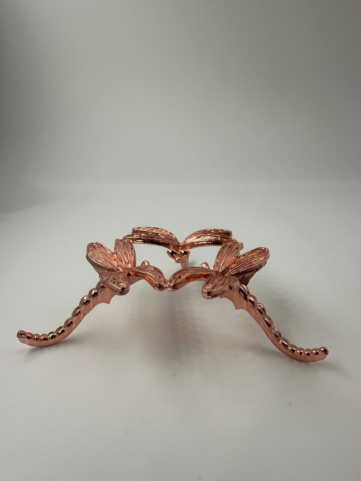 Kugelhalter aus Metall in Roségold mit drei Libellen-Motiven