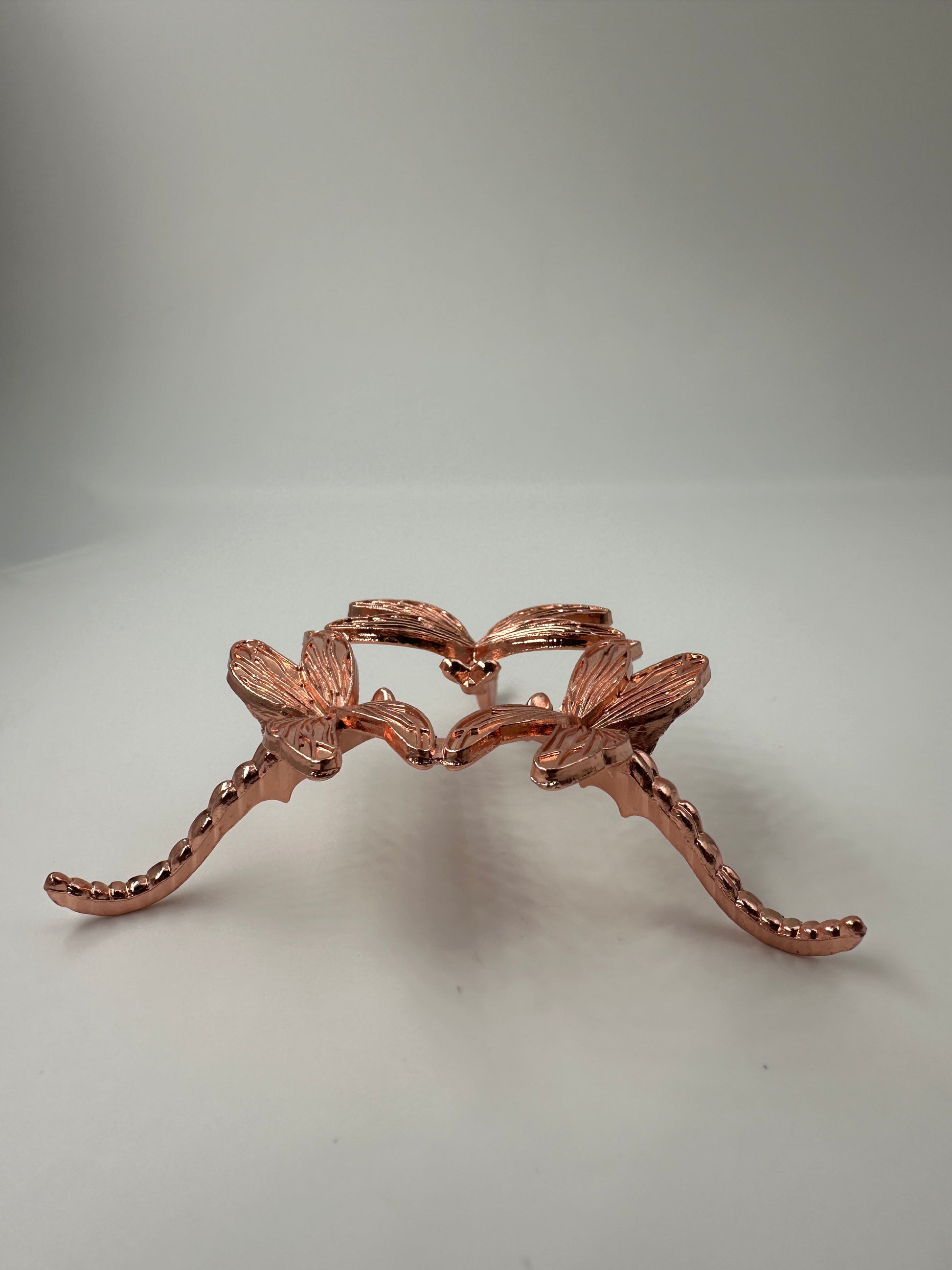 Kugelhalter aus Metall in Roségold mit drei Libellen-Motiven