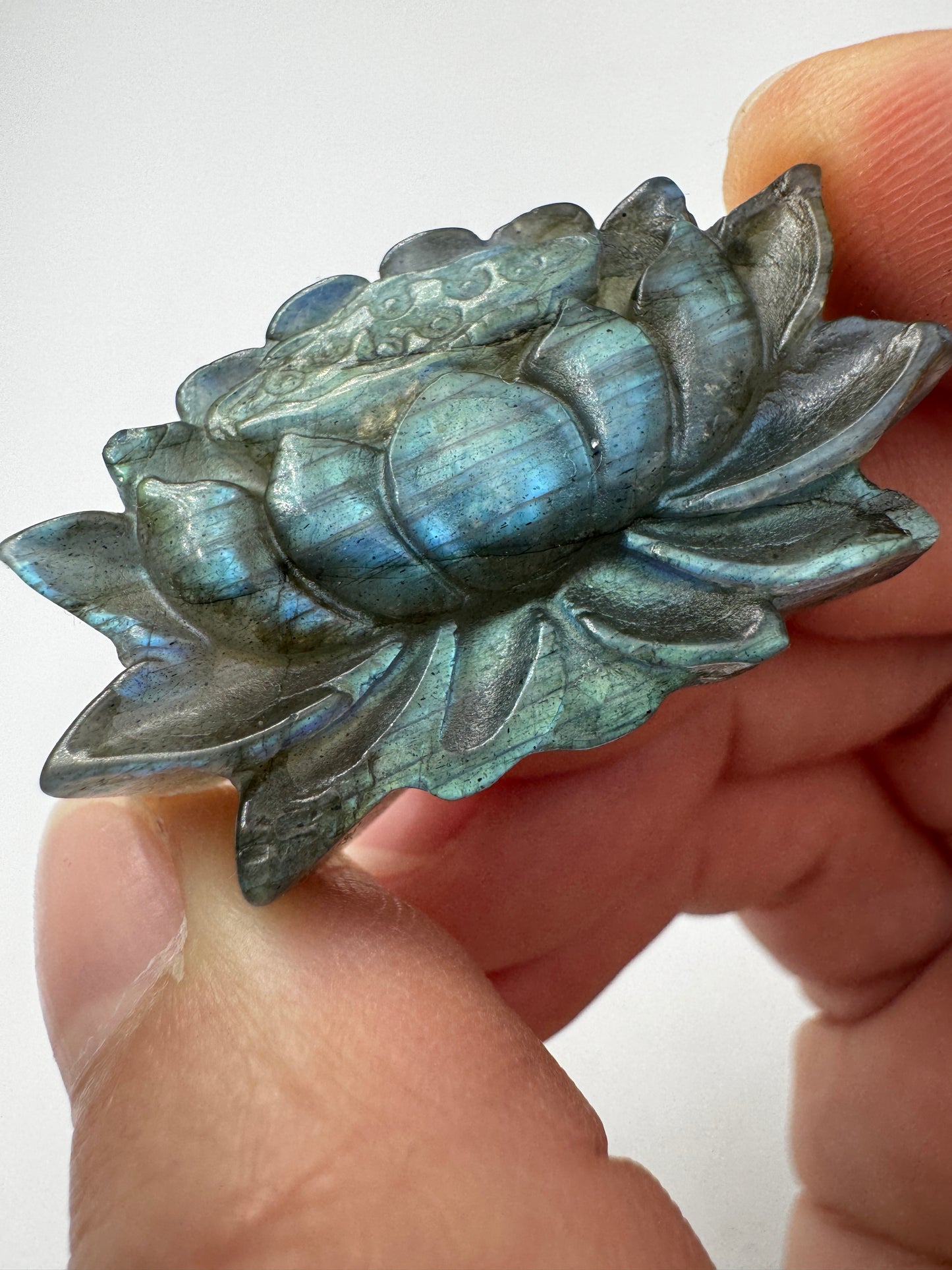 Labradorit Lotusblume – Carving aus Labradorit