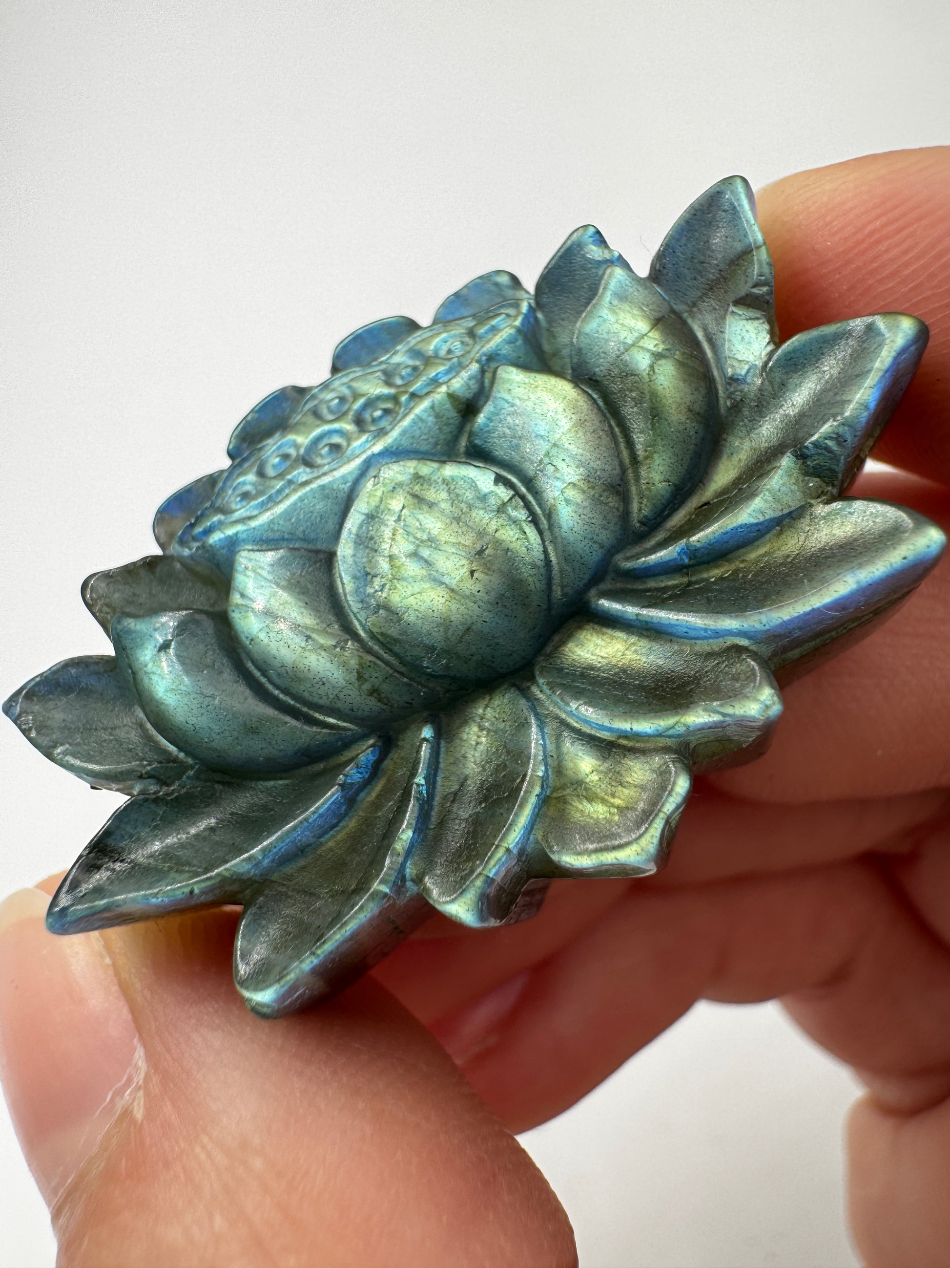 Labradorit Lotusblume – Carving aus Labradorit