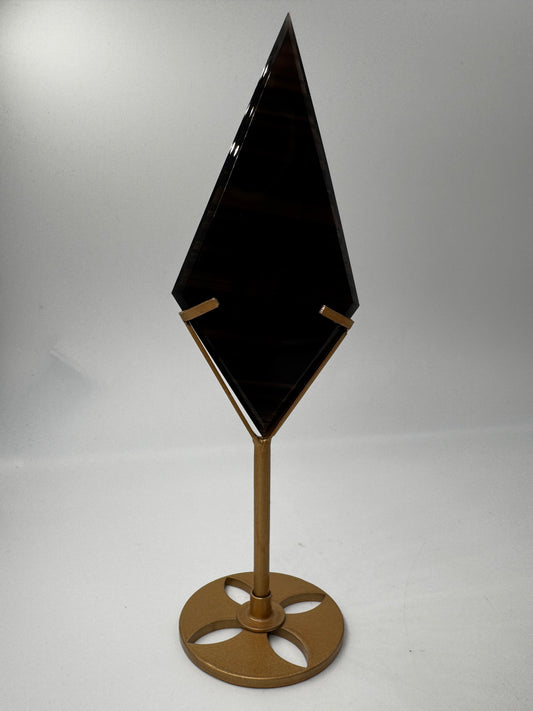 Lamellen Obsidian Diamant LO49 – geometrische Carving aus vulkanischem Glas mit Lamellenstruktur.
