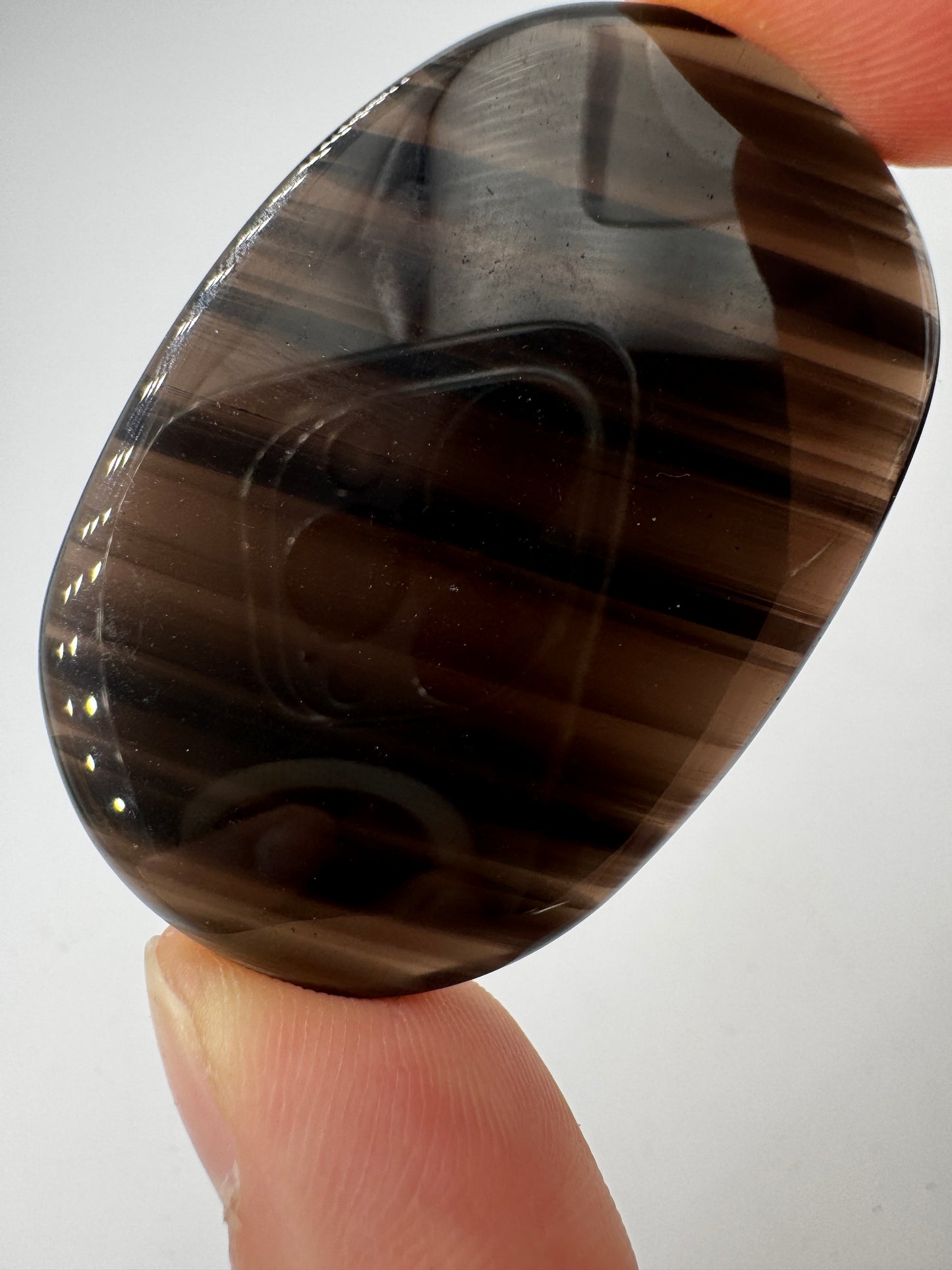 Lamellen Obsidian Seifenstein, ca. 5×3,4 cm – vulkanisches Glas mit sichtbarer Lamellenstruktur.