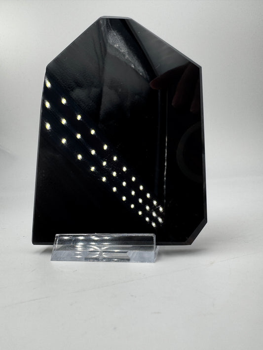 Lamellen Obsidian Slab OP48 – polierte Scheibe aus Lamellen-Obsidian mit charakteristischer Streifenstruktur.