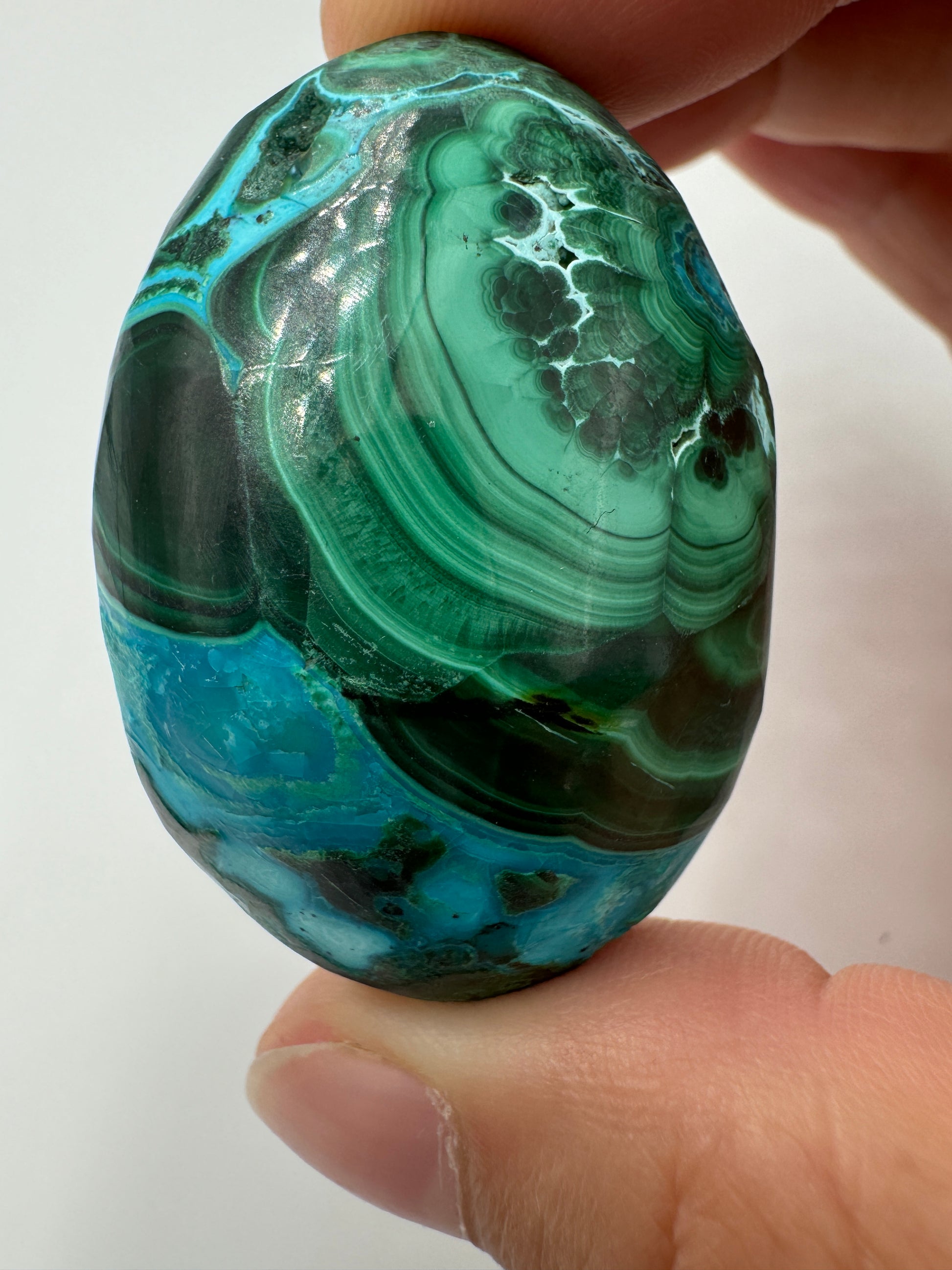 Malachit Handstein mit Chrysokoll AM41, 4,3 × 3 cm, mit leuchtendem Grün-Türkis-Farbspiel der natürlichen Kupfermineralverwachsung