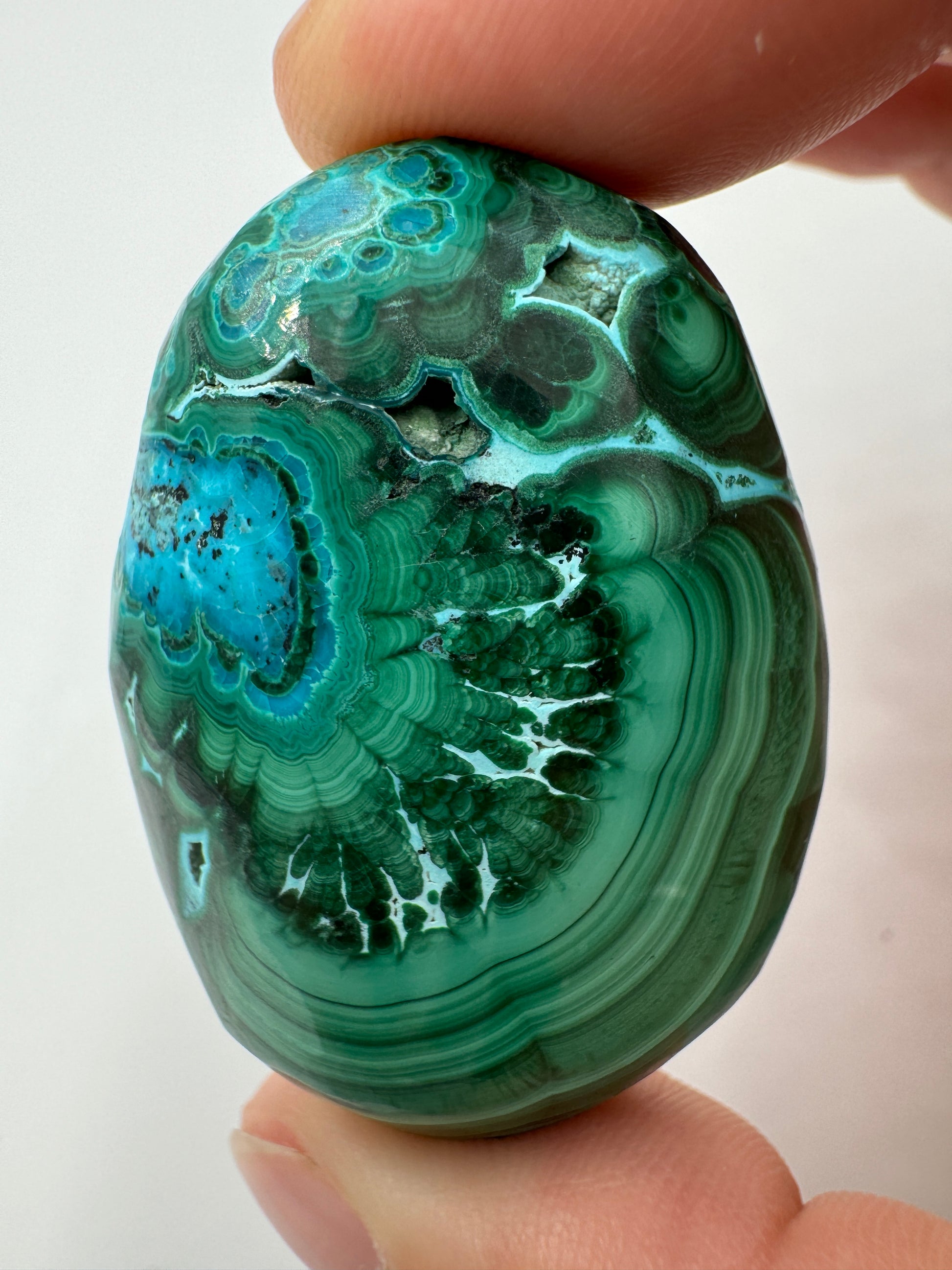 Malachit Handstein mit Chrysokoll AM41, 4,3 × 3 cm, mit leuchtendem Grün-Türkis-Farbspiel der natürlichen Kupfermineralverwachsung
