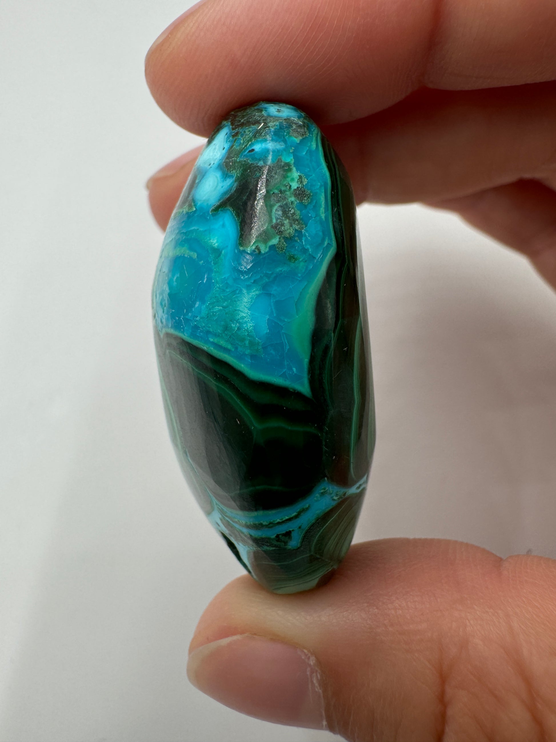 Malachit Handstein mit Chrysokoll AM41, 4,3 × 3 cm, mit leuchtendem Grün-Türkis-Farbspiel der natürlichen Kupfermineralverwachsung