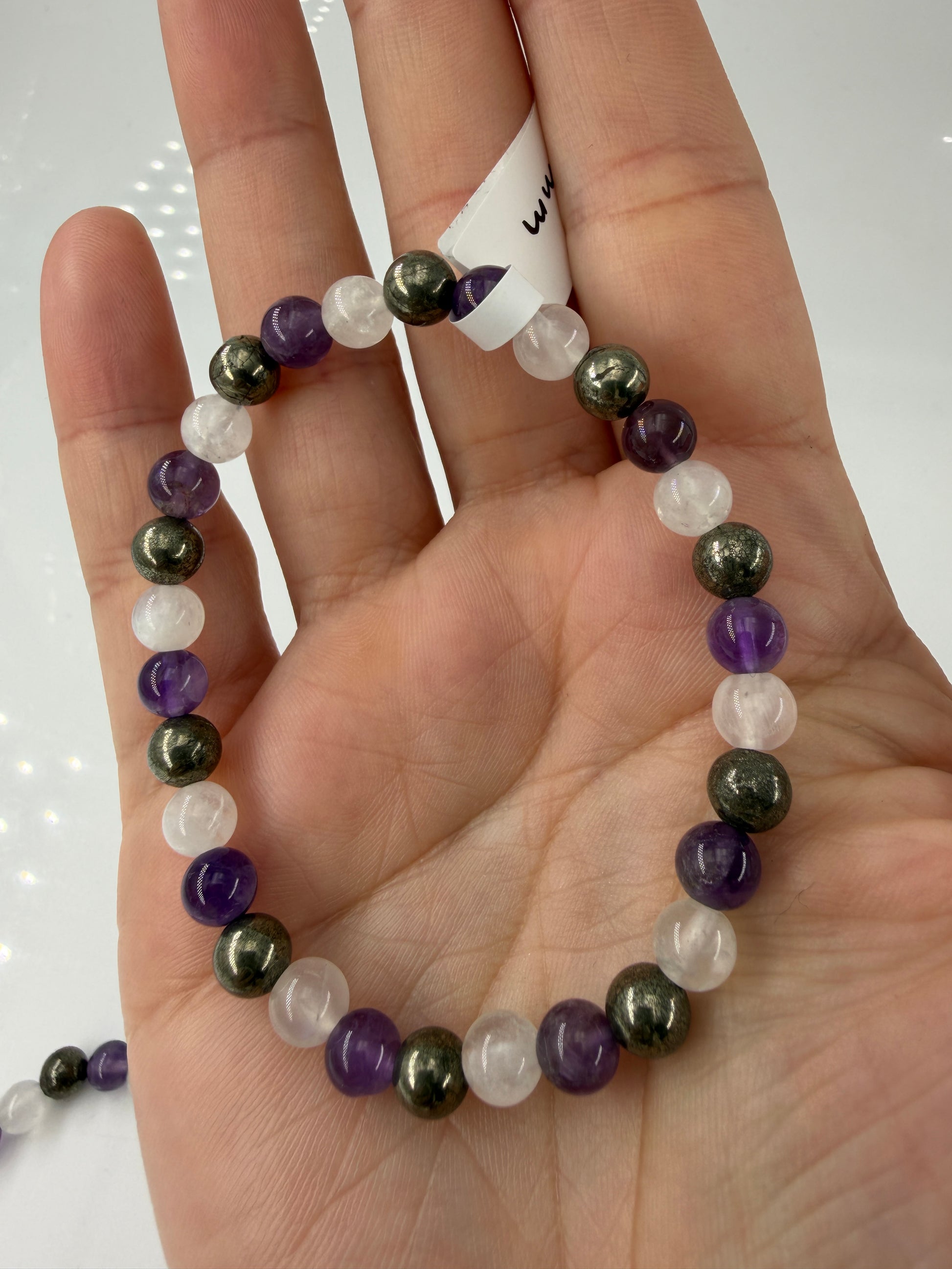 Mineralien Mix Armbänder LP16 – mehrere Exemplare mit Pyrit, Amethyst & Labradorit, 6 mm Kugeln.