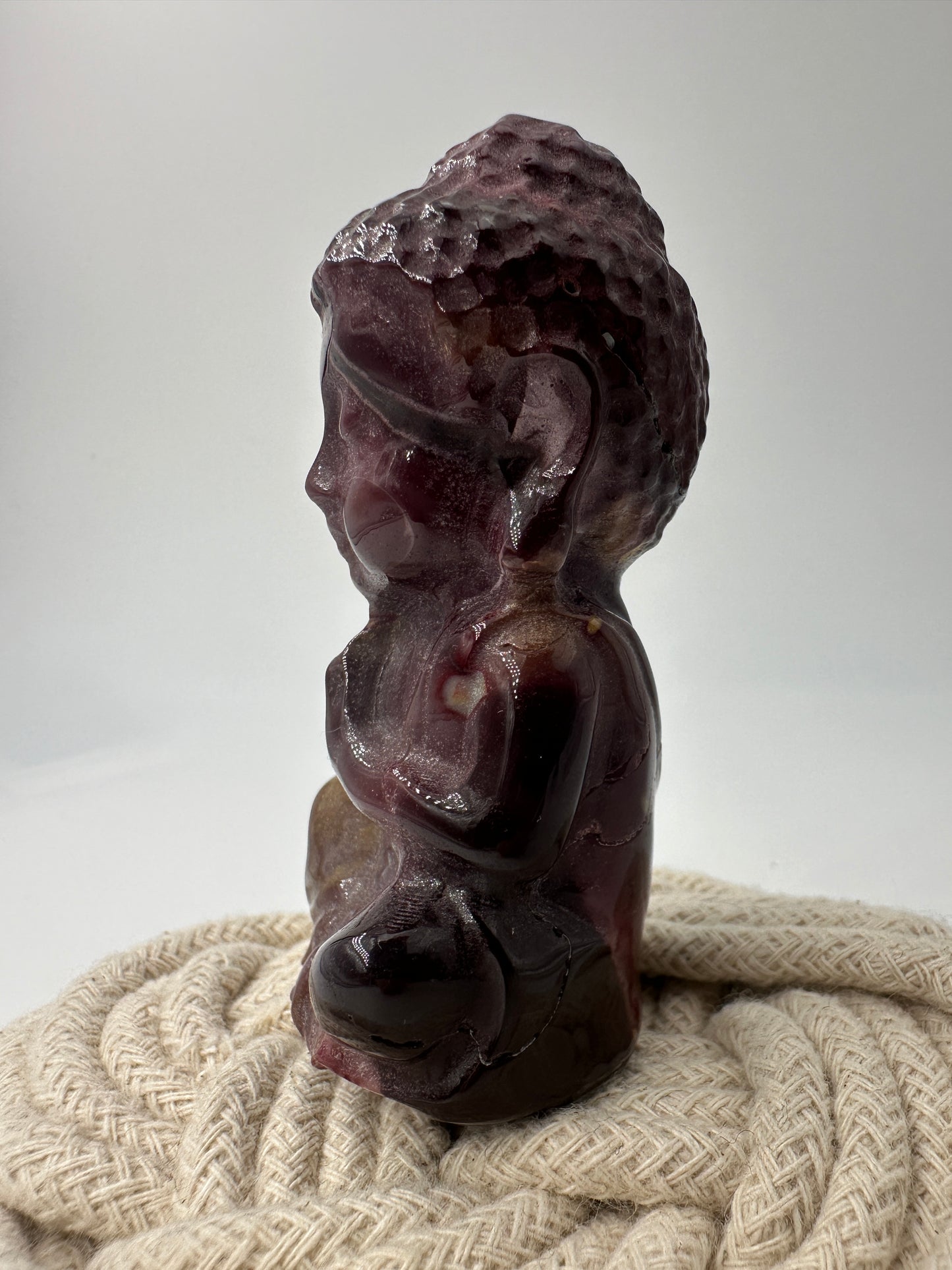 Mookait Buddha MB70, 8,2 cm, australischer Jaspis mit leuchtendem Rot-Gelb-Farbspiel