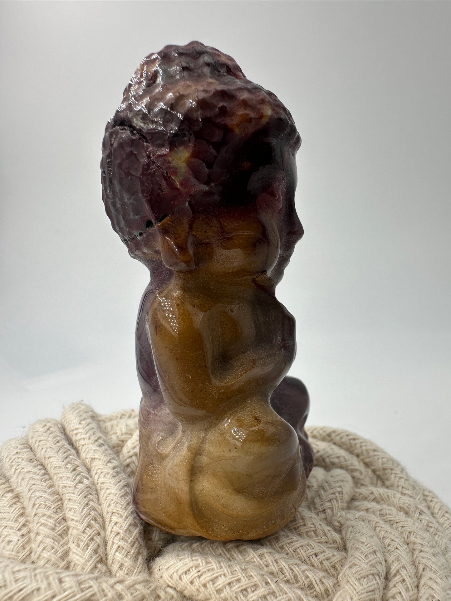 Mookait Buddha MB70, 8,2 cm, australischer Jaspis mit leuchtendem Rot-Gelb-Farbspiel