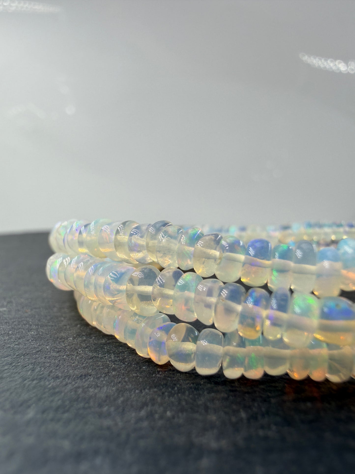 Opal Armband OA44 mit charakteristischem Opaleszieren – mineralogisches Unikat, Umfang 18 cm
