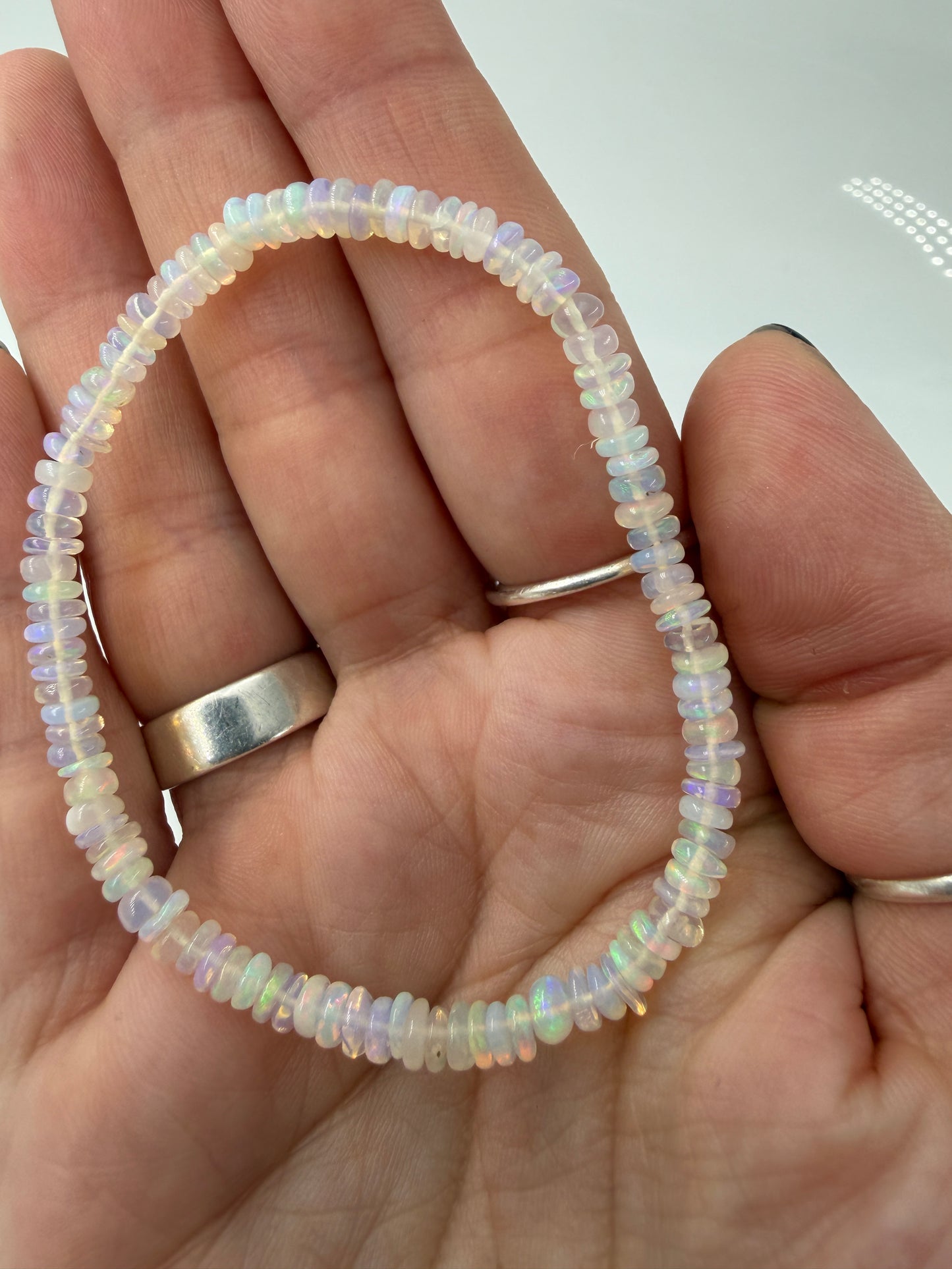 Opal Armband OA44 mit charakteristischem Opaleszieren – mineralogisches Unikat, Umfang 18 cm