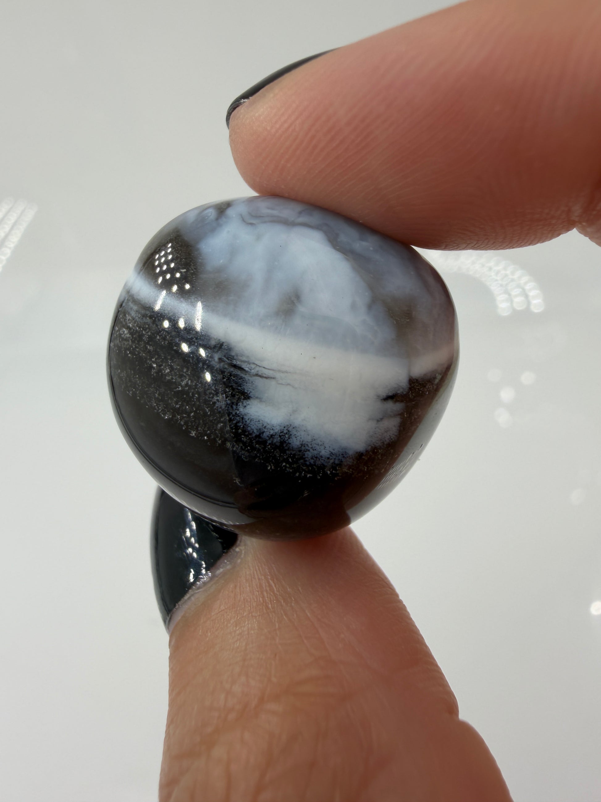 Owyhee Opal Trommelstein Variante C – milchig-blauer Edelopal