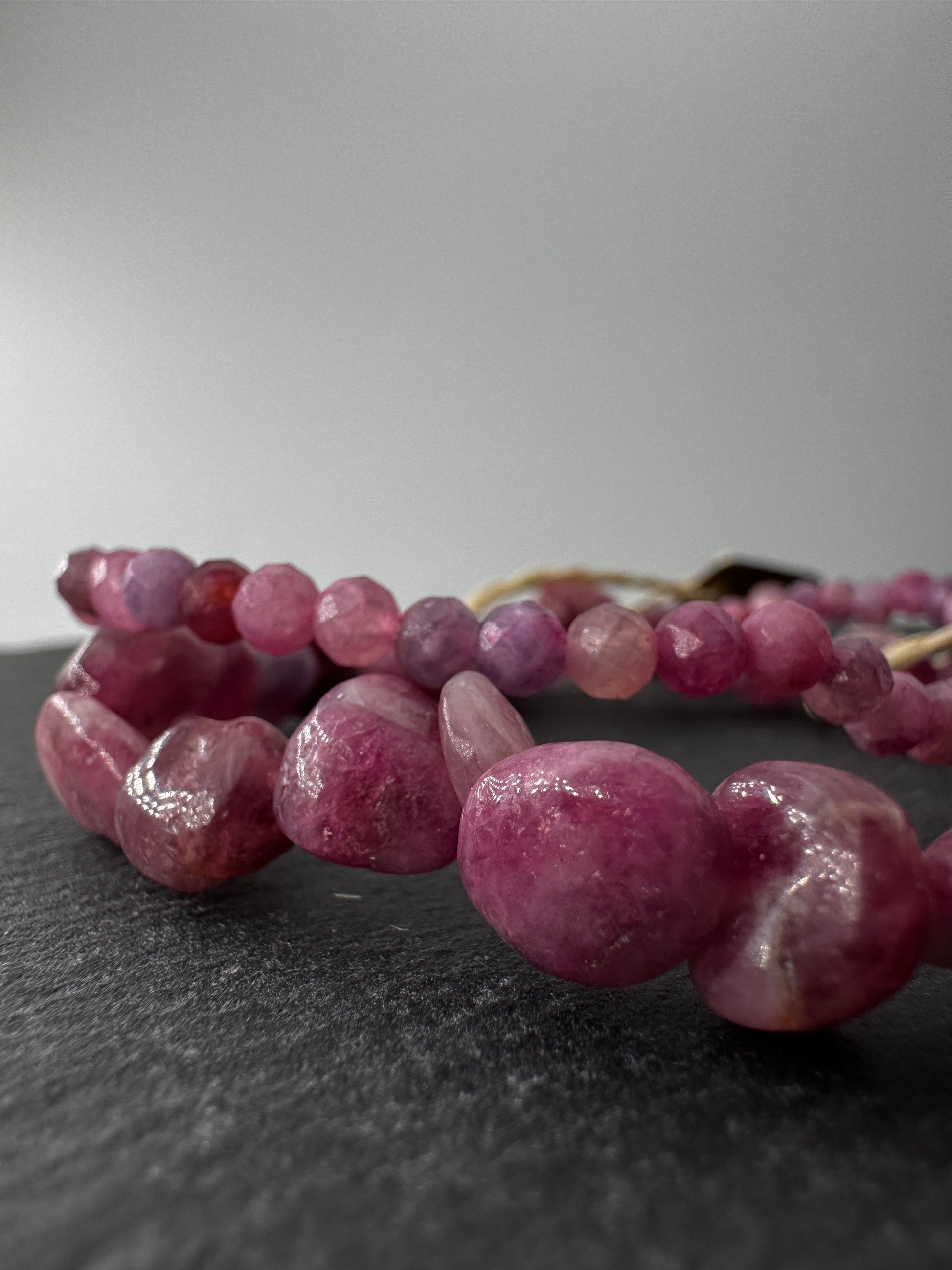 Armband aus pinkem Turmalin (Rubellit), Umfang 19 cm – natürliches Borsilikat-Mineral als Schmuck.