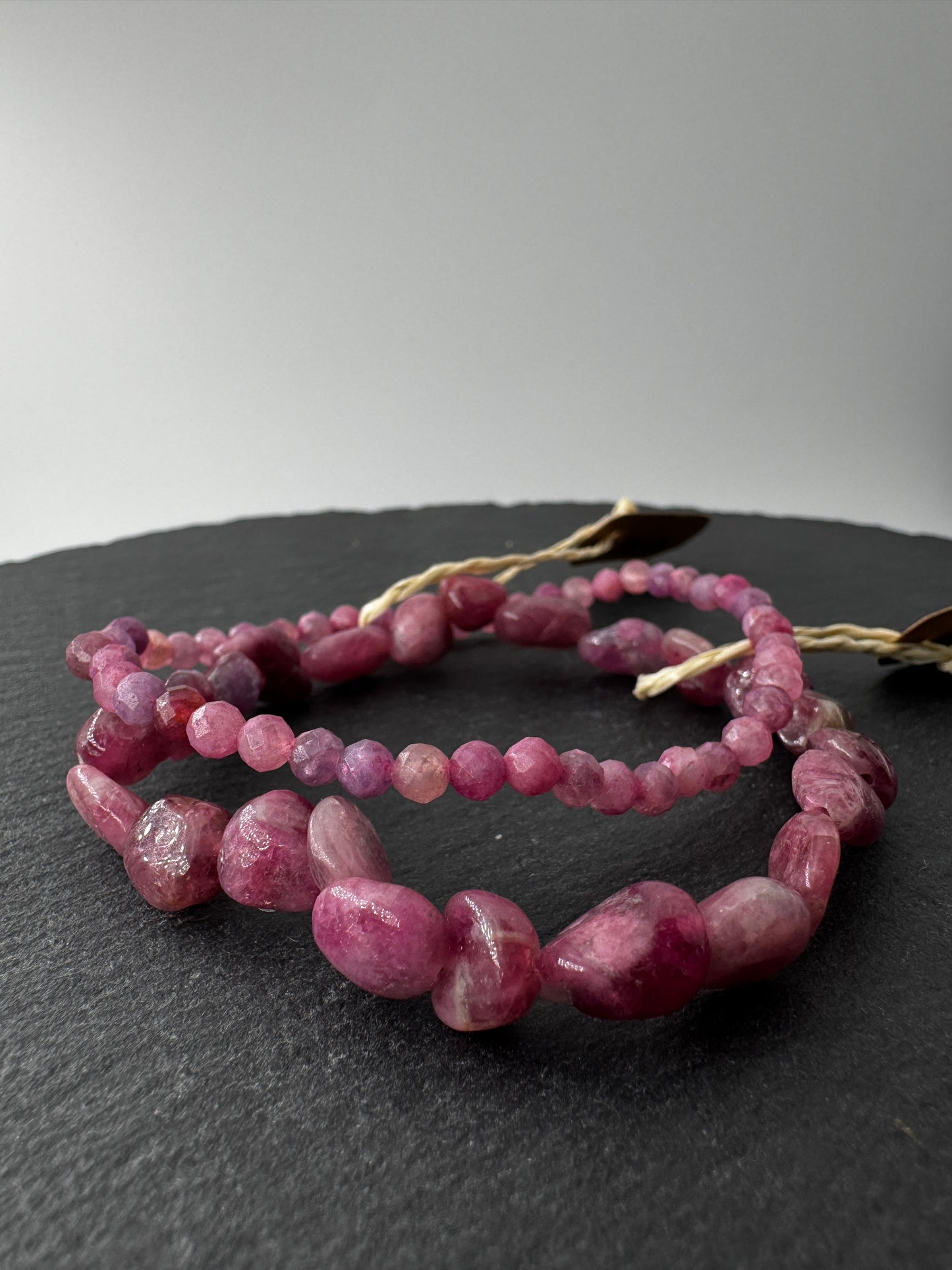 Armband aus pinkem Turmalin (Rubellit), Umfang 19 cm – natürliches Borsilikat-Mineral als Schmuck.