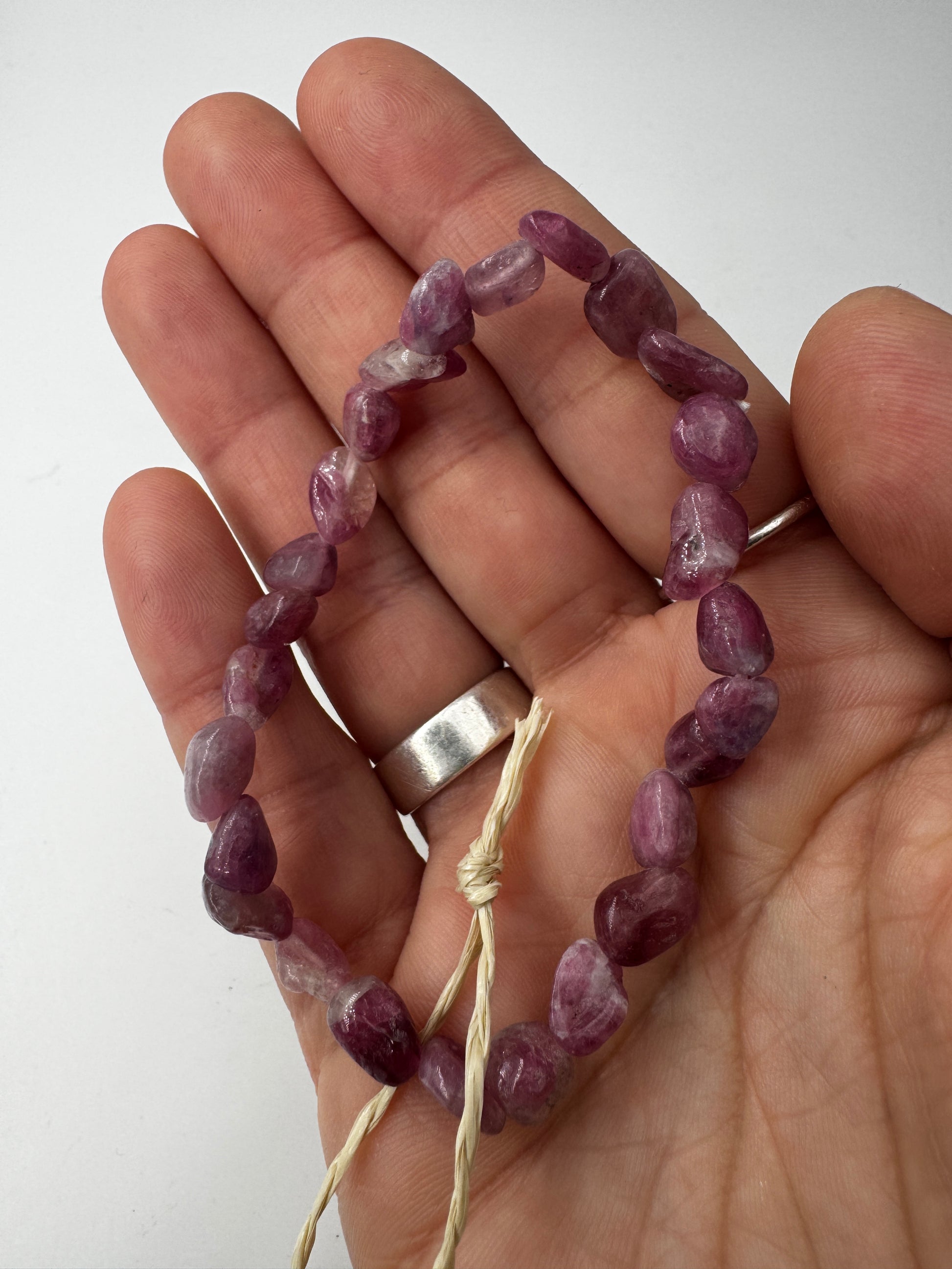 Armband aus pinkem Turmalin (Rubellit), Umfang 19 cm – natürliches Borsilikat-Mineral als Schmuck.