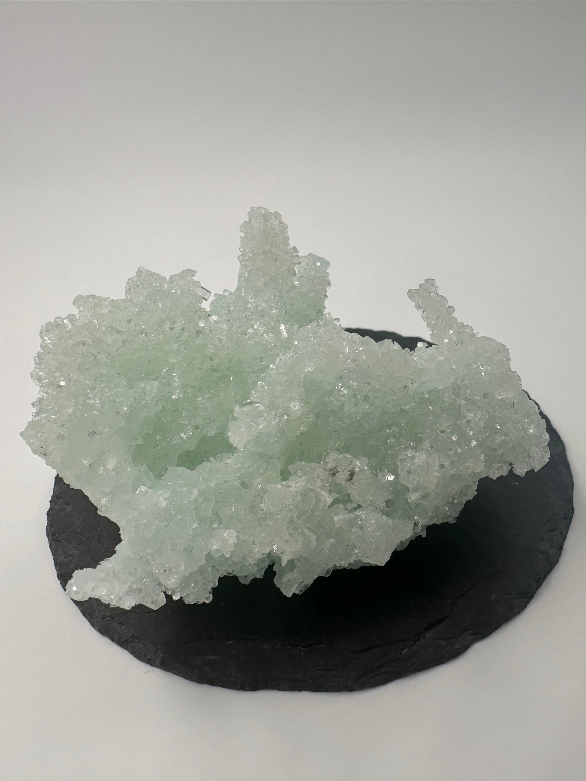 Prehnit pseudomorph nach Laumontit P44, Indien – seltene Pseudomorphose mit prismatischer Laumontit-Kristallform, Rohstein-Belegexemplar