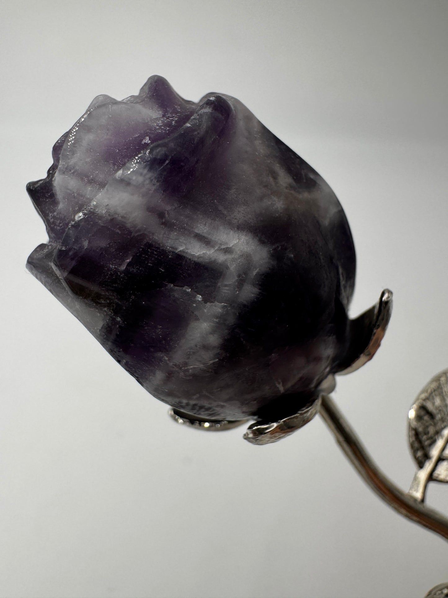 handgeschnitzte Rose aus Amethyst