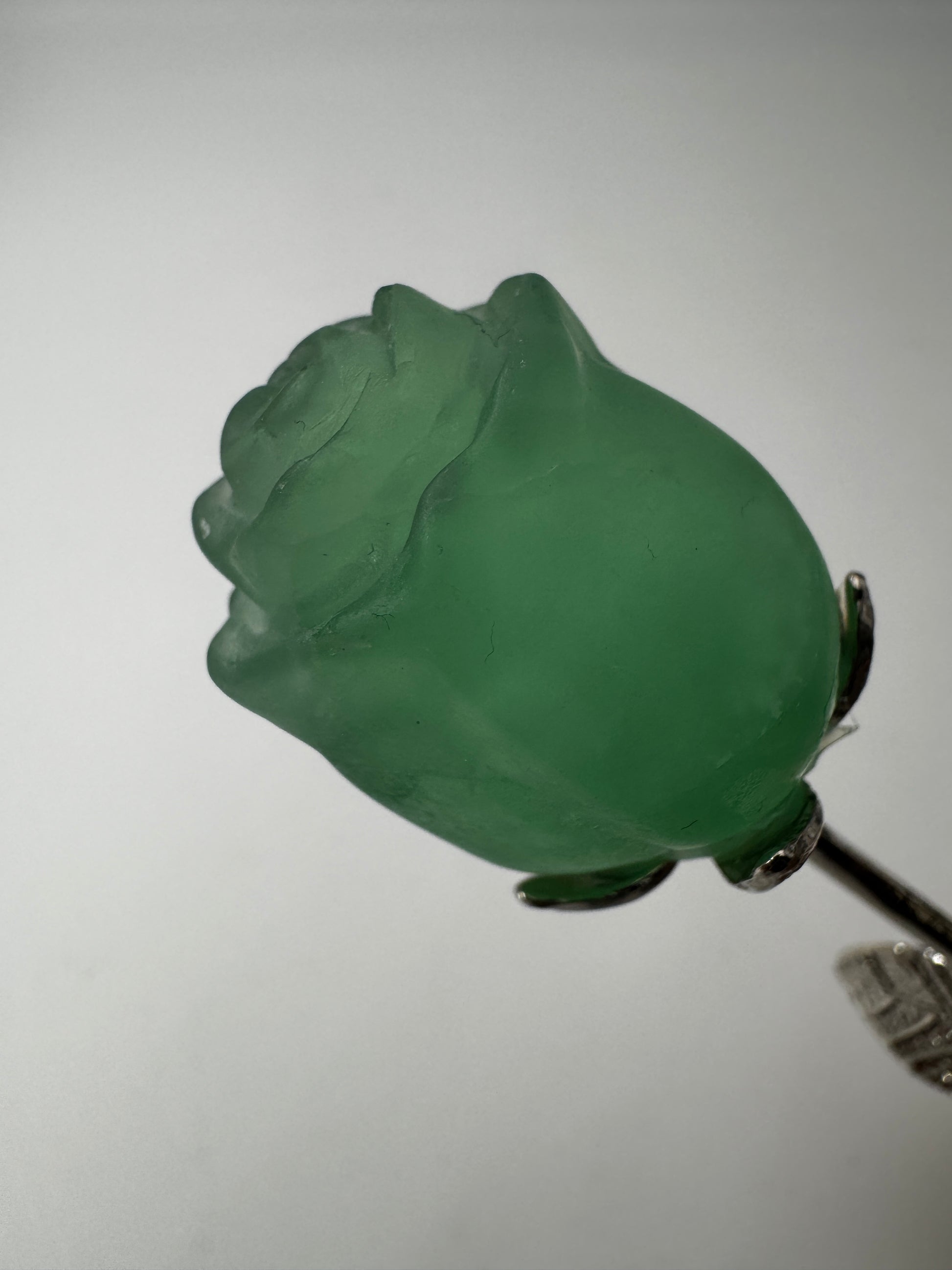 handgeschnitzte Rose aus Fluorit