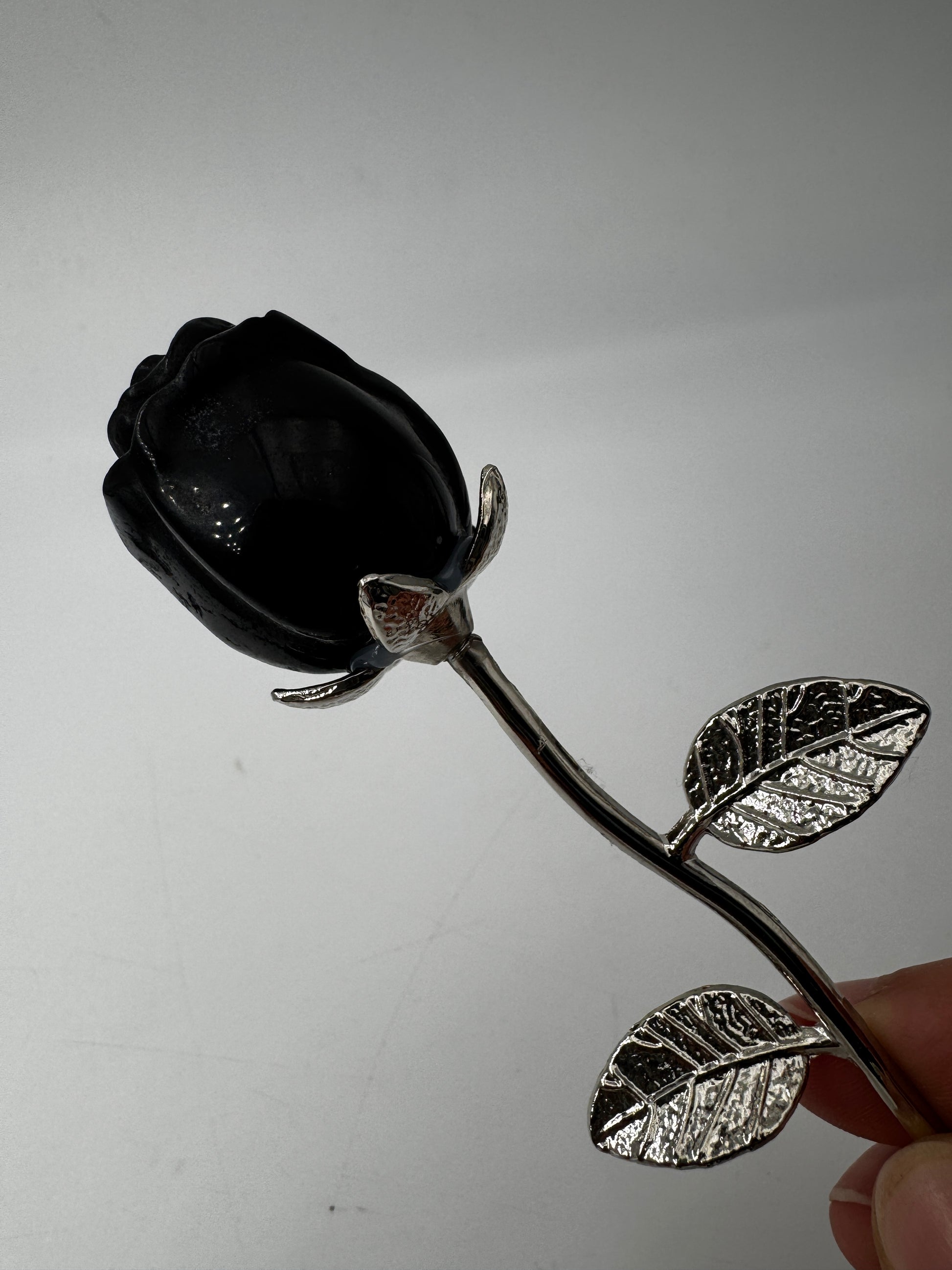 handgeschnitzte Rose aus Obsidian