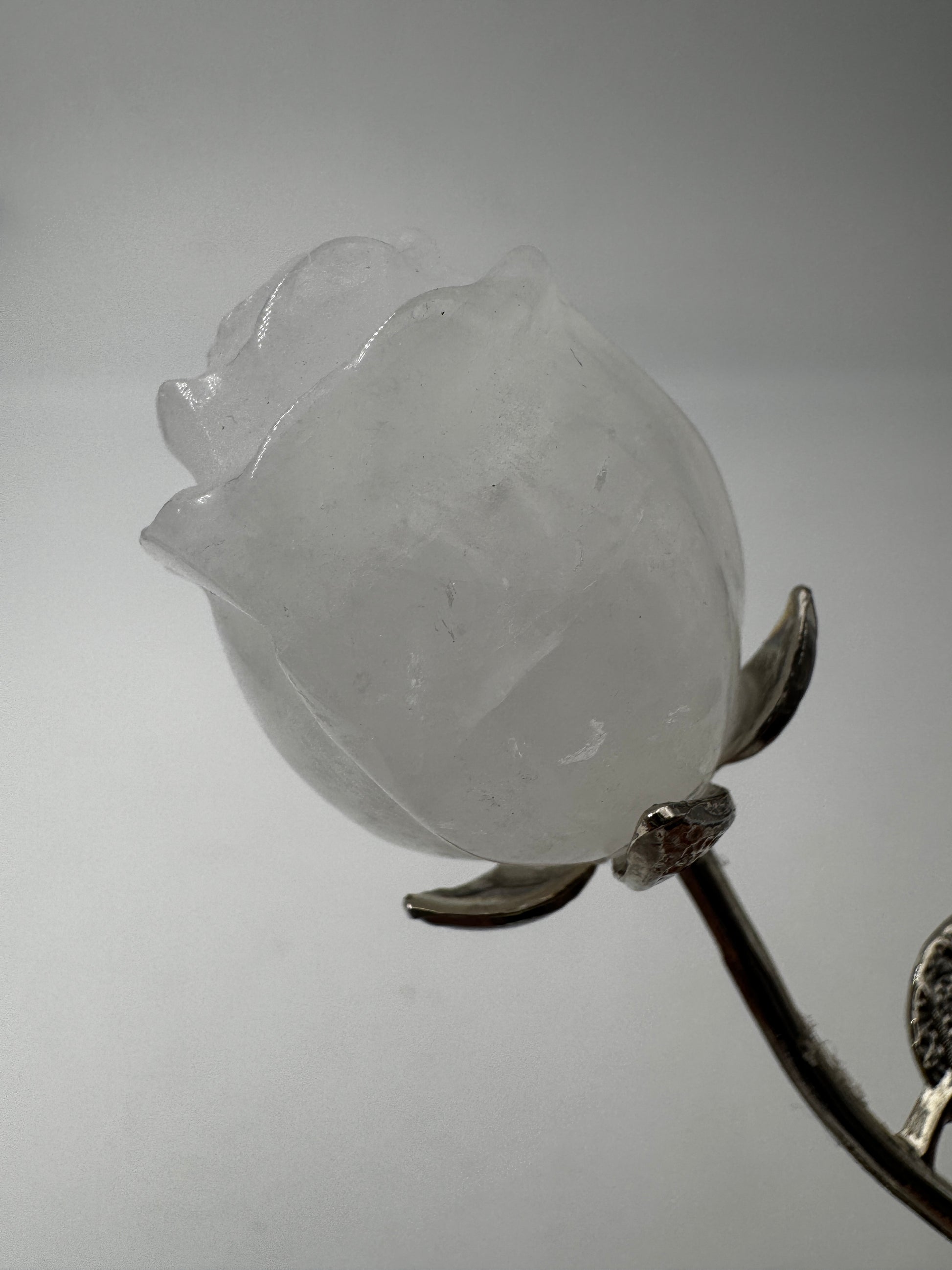handgeschnitzte Rose aus Quarz