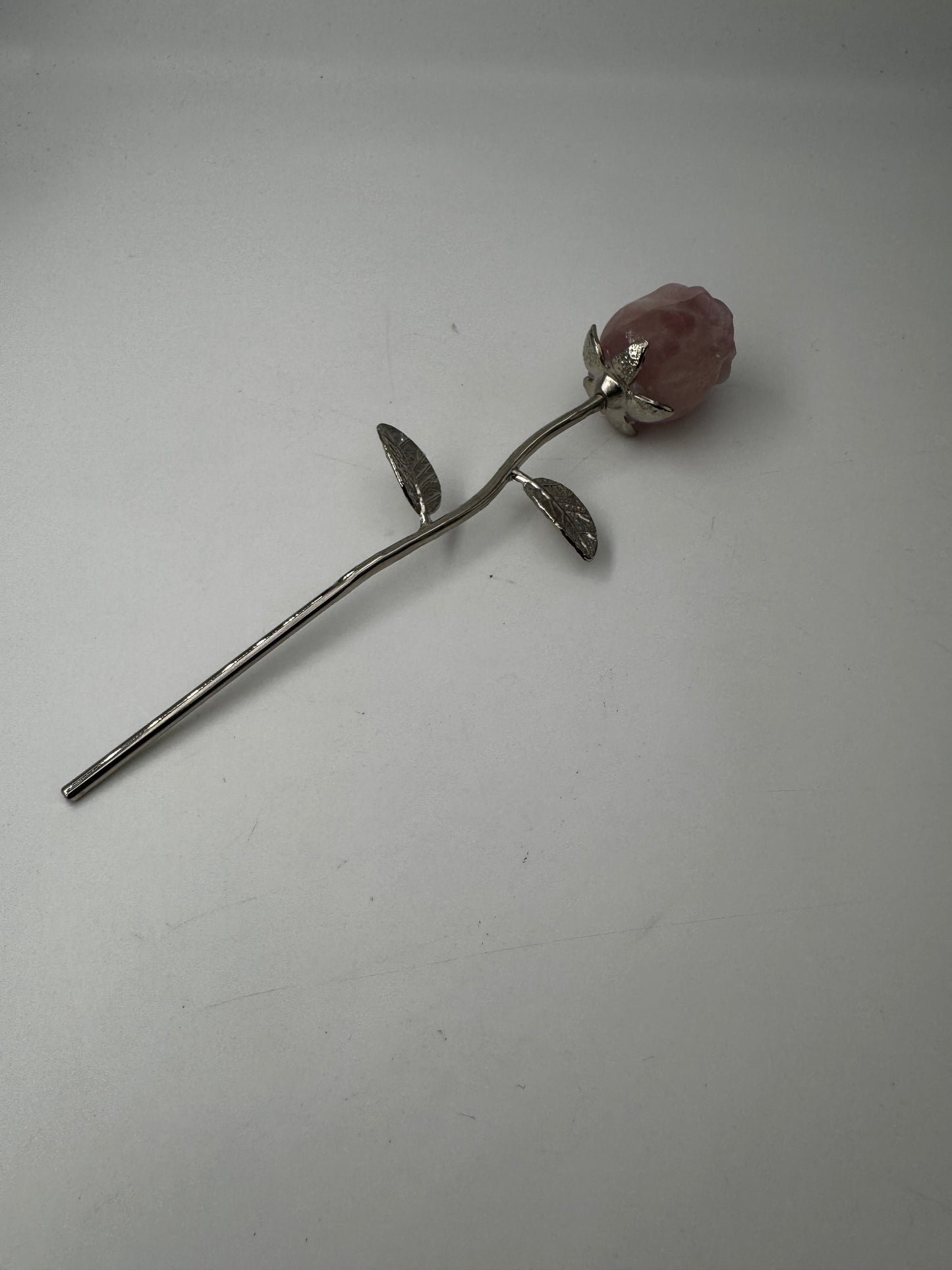 handgeschnitzte Rose aus Rosenquarz