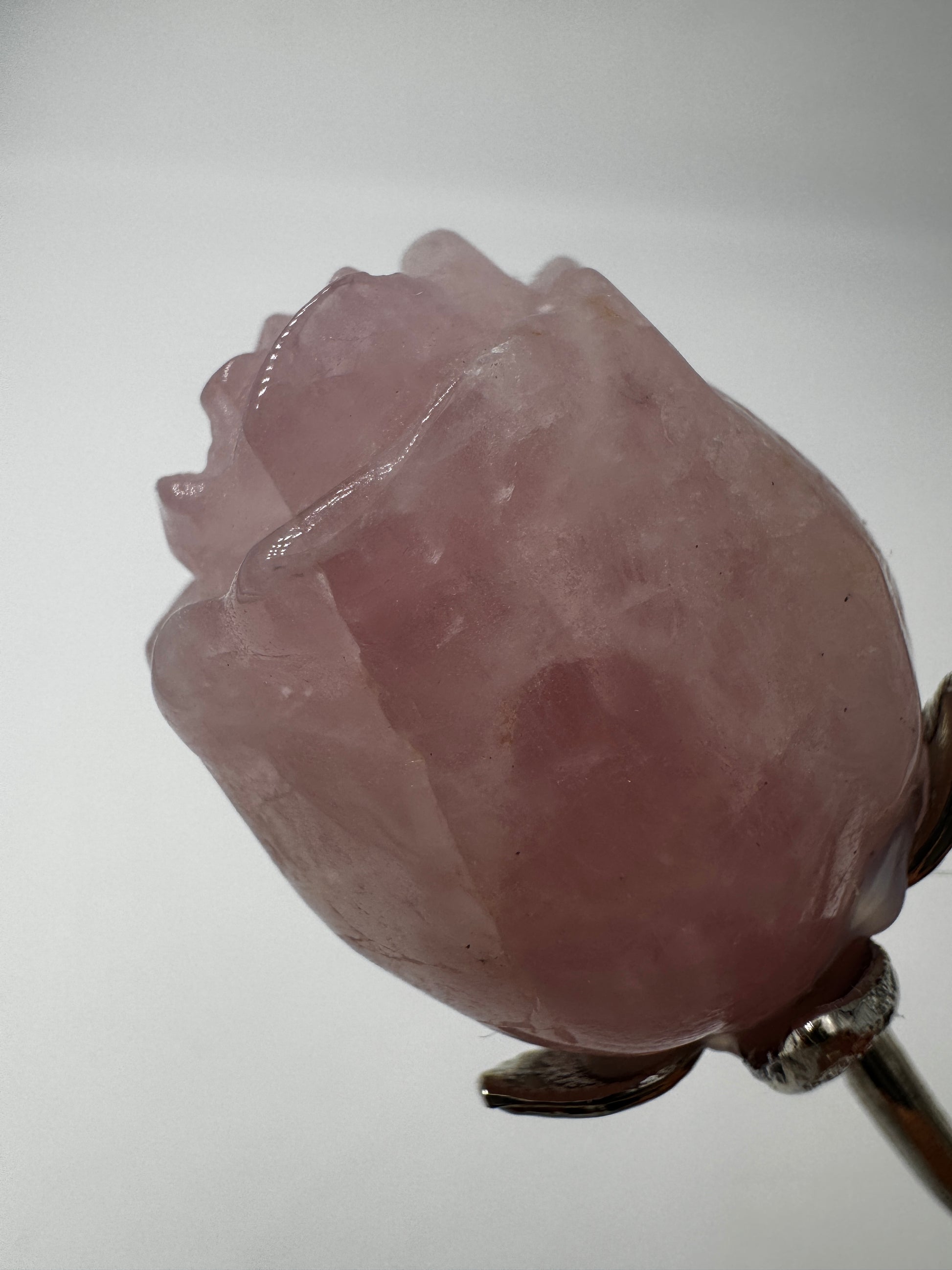 handgeschnitzte Rose aus Rosenquarz
