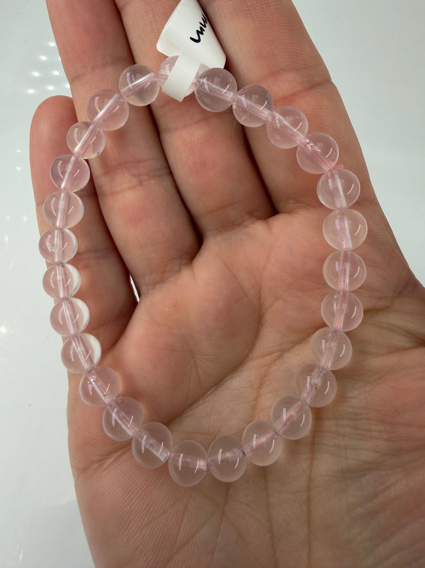 Elastisches Kugelarmband aus Rosenquarz HQ, Premiumselektion mit feiner Trigonalstruktur.