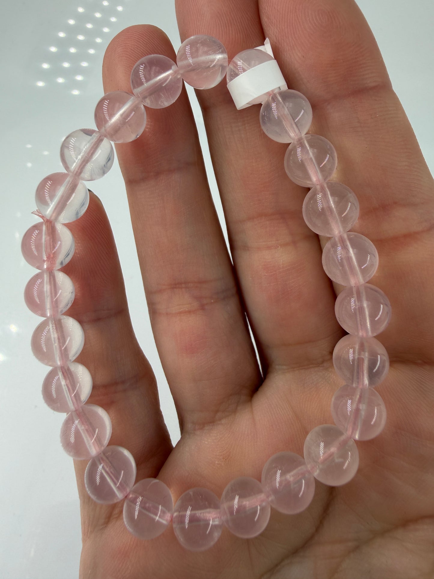 Elastisches Kugelarmband aus Rosenquarz HQ, Premiumselektion mit feiner Trigonalstruktur.