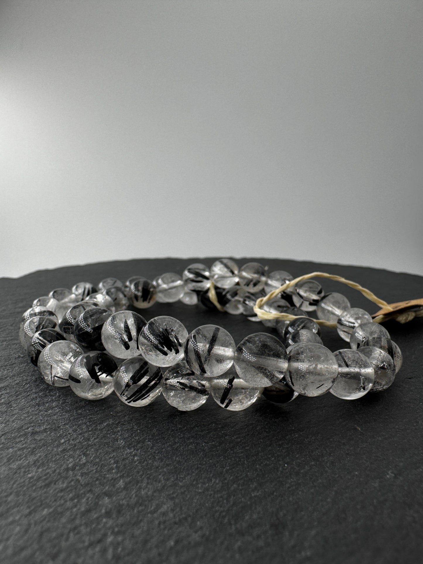 Turmalin-Quarz Armband TA19, 19 cm Umfang, 8 mm Kugeln, schwarze Schörlnadeln in klarem Bergkristall