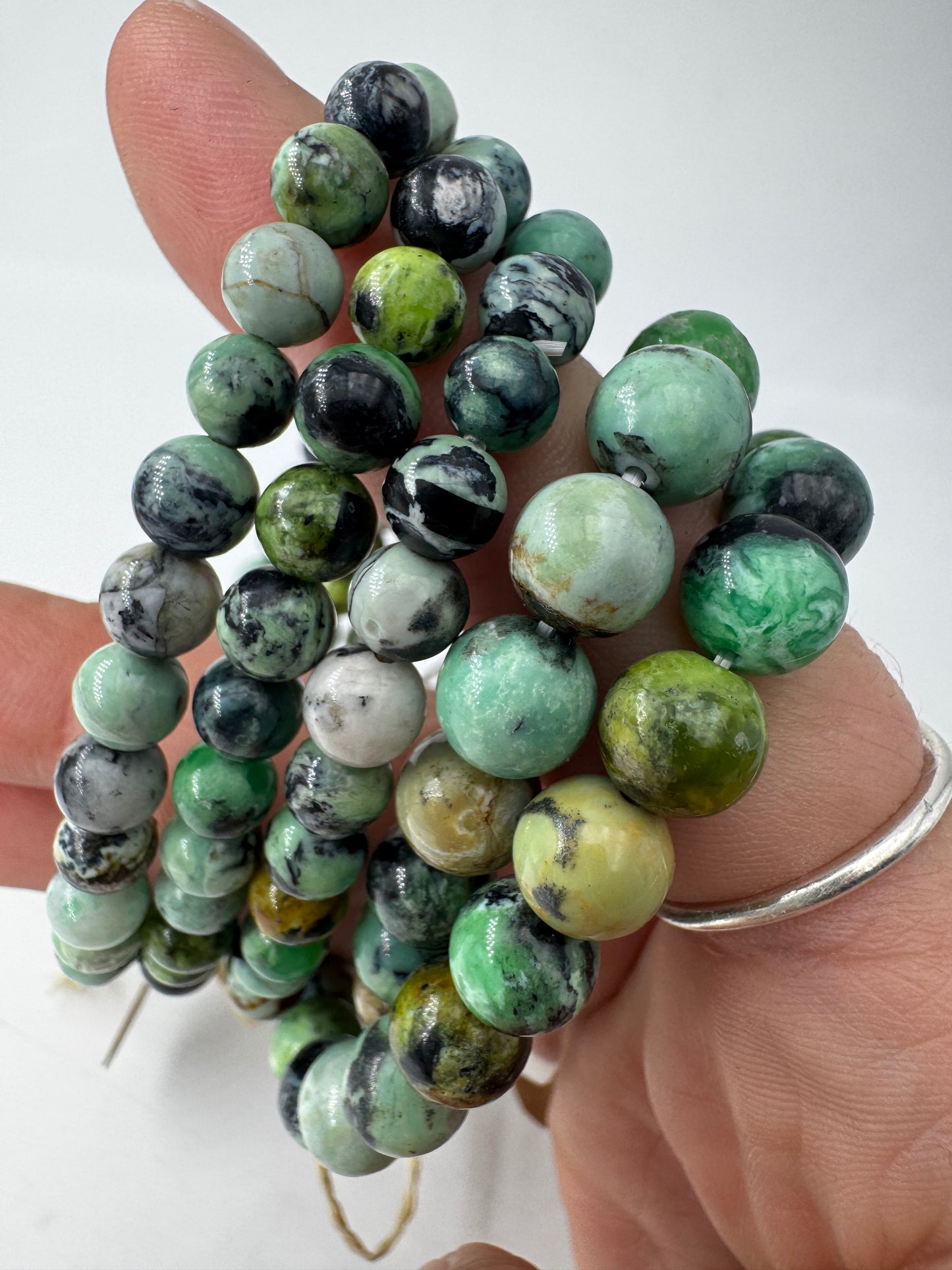 Armband aus echten Variscit-Perlen, apfelgrünes Phosphatmineral, Umfang 19 cm – Naturschmuck für Sammler.