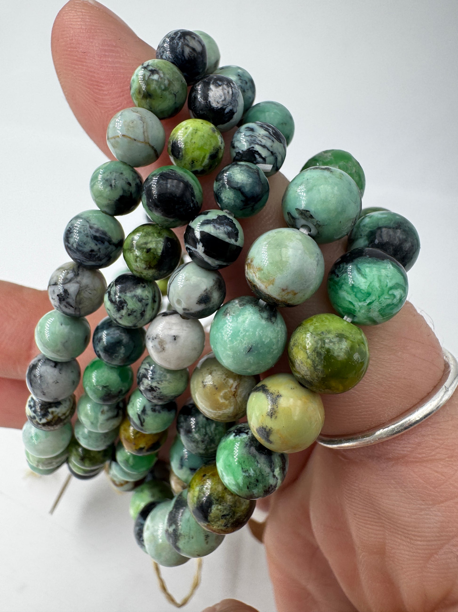 Armband aus echten Variscit-Perlen, apfelgrünes Phosphatmineral, Umfang 19 cm – Naturschmuck für Sammler.