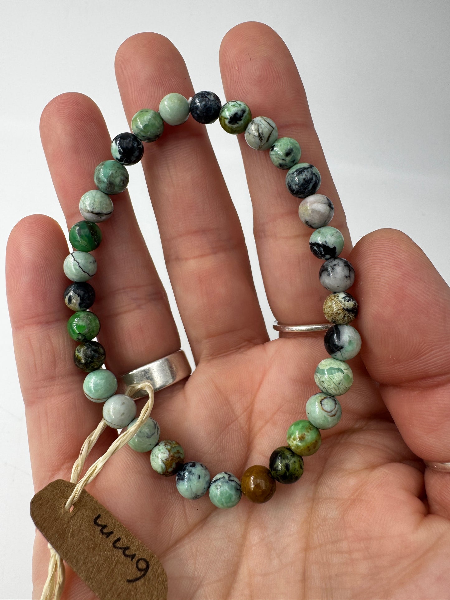Armband aus echten Variscit-Perlen, apfelgrünes Phosphatmineral, Umfang 19 cm – Naturschmuck für Sammler.
