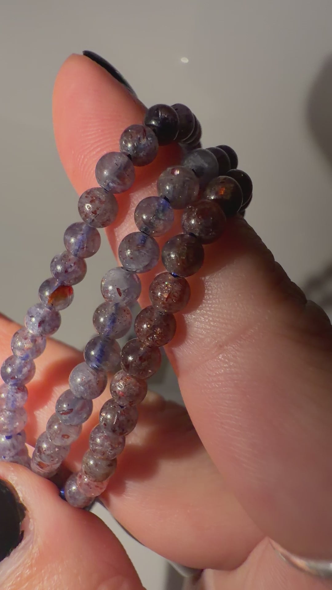 Kugelarmband aus Iolith mit Sonnenstein IS10 – mineralogisches Unikat mit Pleochroismus, 4 mm, Umfang 18 cm