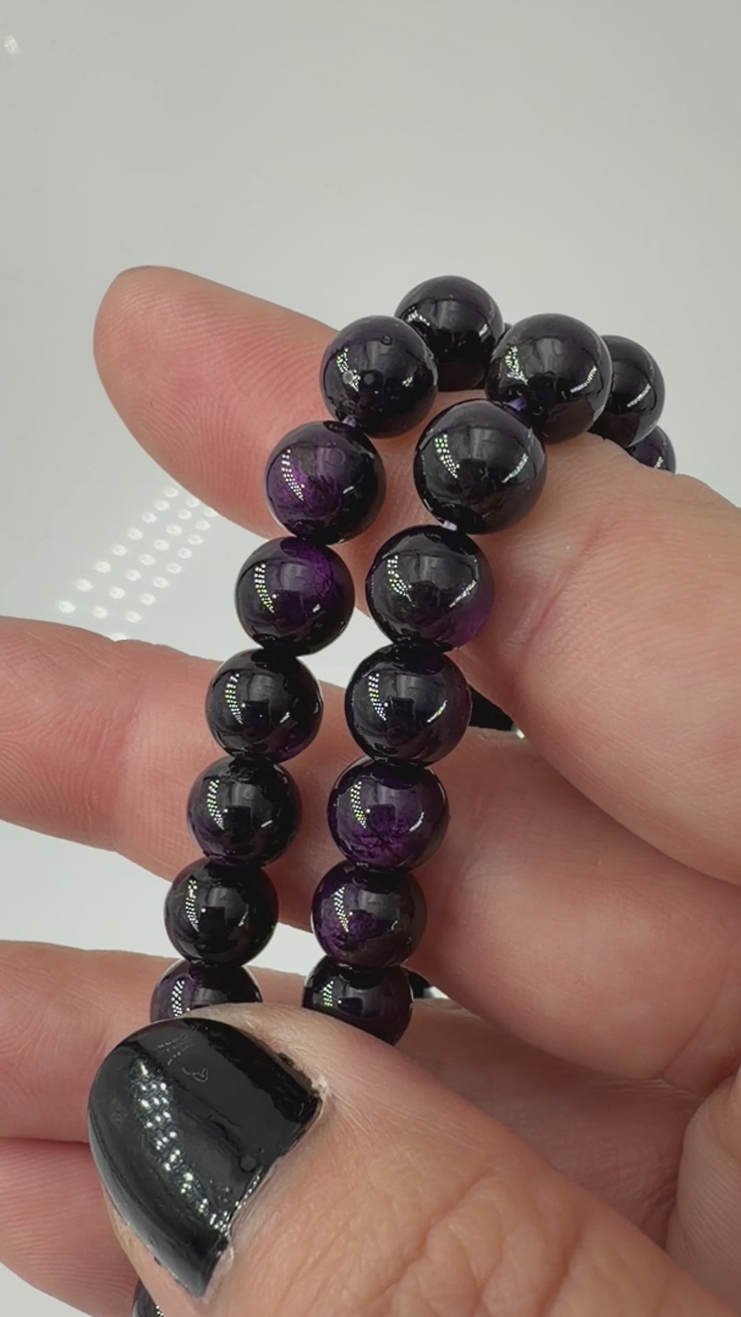 Purpurit-Armbänder PP34 mit glänzenden, dunkelvioletten Kugelperlen